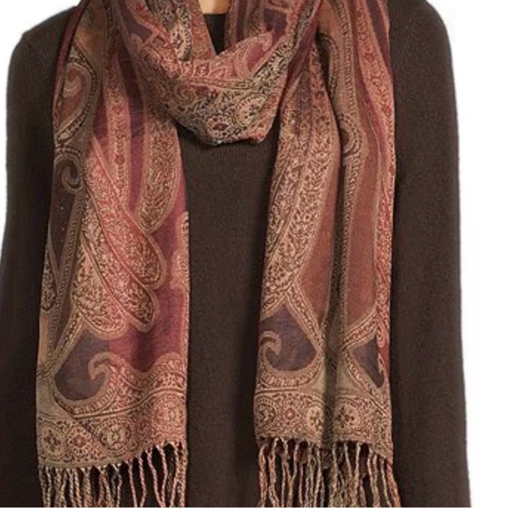 ⭐️ 5/$25  Vince Camuto All Over Paisley Scarf Wrap - Picture 2 of 3